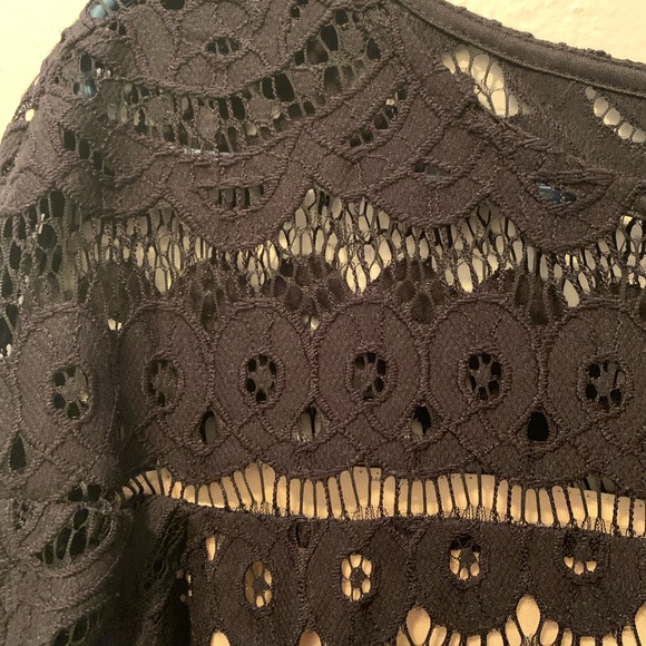 Elegant Black Dress - Picture 3 of 7